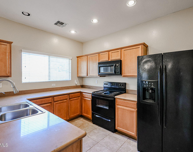2646 S Southwind Drive - Photo Thumbnail 9