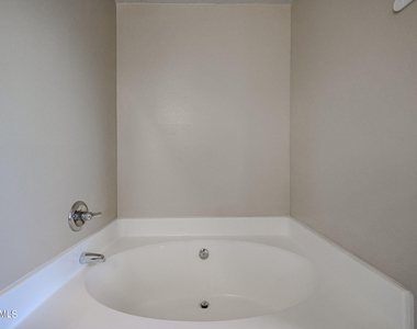 2646 S Southwind Drive - Photo Thumbnail 21