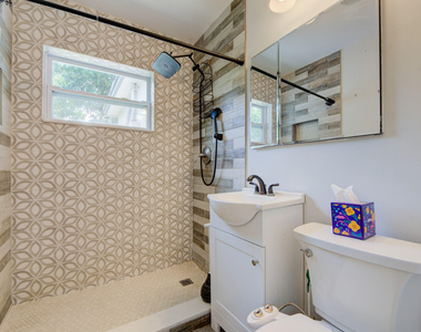 2633 Ne 16th Avenue - Photo Thumbnail 3