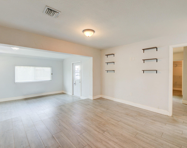 2633 Ne 16th Avenue - Photo Thumbnail 4