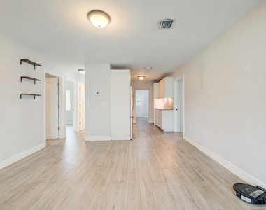 2633 Ne 16th Avenue - Photo Thumbnail 7