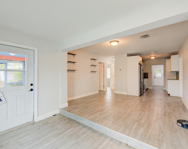 2633 Ne 16th Avenue - Photo Thumbnail 9