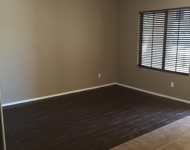 17764 W Acapulco Lane - Photo Thumbnail 4