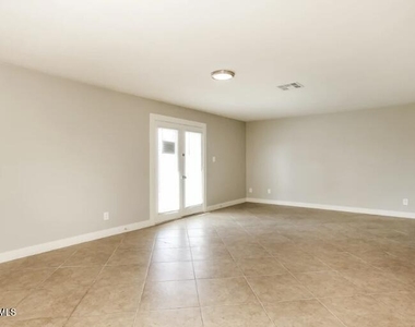 4512 N 81st Drive - Photo Thumbnail 2