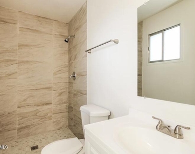 4512 N 81st Drive - Photo Thumbnail 6