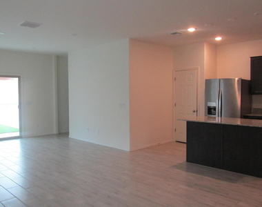 188 W Seven Seas Drive - Photo Thumbnail 4