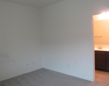 188 W Seven Seas Drive - Photo Thumbnail 5