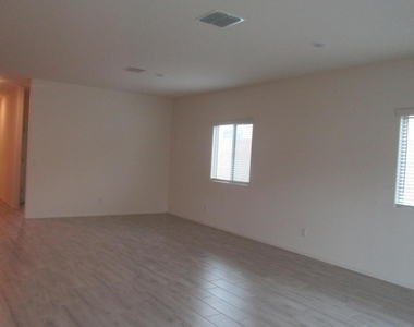 188 W Seven Seas Drive - Photo Thumbnail 1