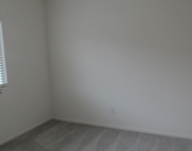 188 W Seven Seas Drive - Photo Thumbnail 7