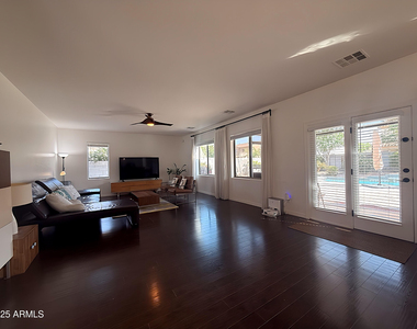 1293 E Walnut Road - Photo Thumbnail 9