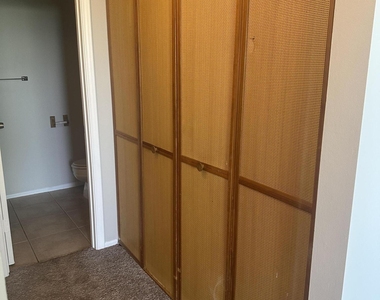 2501 Riverside Drive - Photo Thumbnail 9