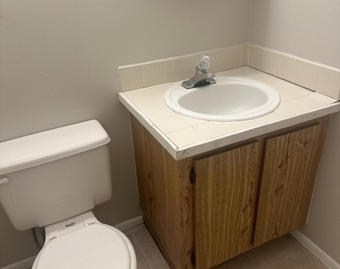 2501 Riverside Drive - Photo Thumbnail 11