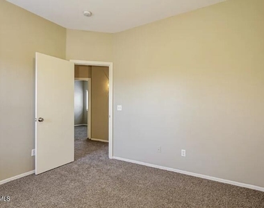 13952 N 132nd Court - Photo Thumbnail 6