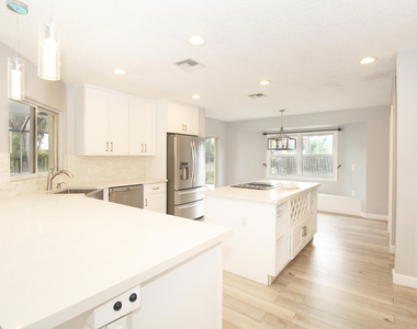 896 Rose Court - Photo Thumbnail 12