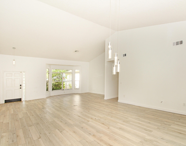896 Rose Court - Photo Thumbnail 22