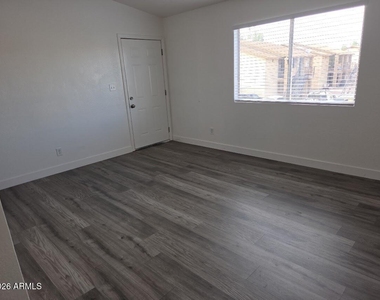 260 W 8th Avenue - Photo Thumbnail 5