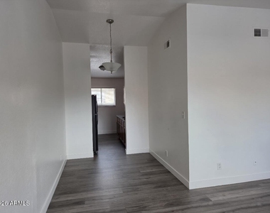 260 W 8th Avenue - Photo Thumbnail 12