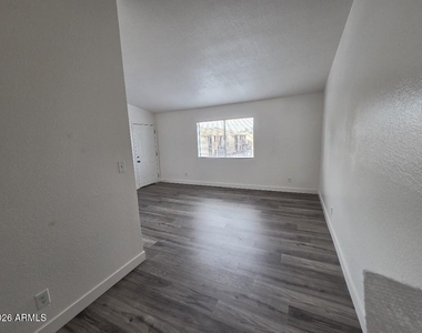 260 W 8th Avenue - Photo Thumbnail 4