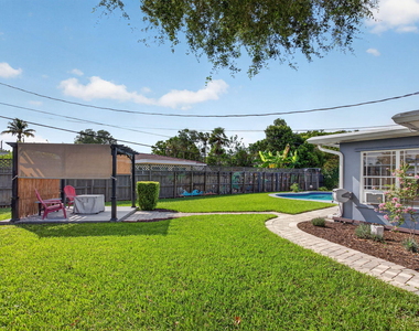 1240 Sw 3rd Terrace - Photo Thumbnail 13