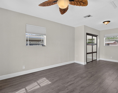 1240 Sw 3rd Terrace - Photo Thumbnail 17