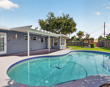 1240 Sw 3rd Terrace - Photo Thumbnail 7