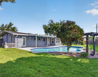 1240 Sw 3rd Terrace - Photo Thumbnail 10