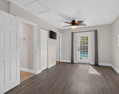 1240 Sw 3rd Terrace - Photo Thumbnail 20