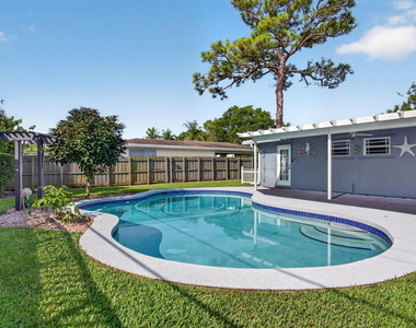 1240 Sw 3rd Terrace - Photo Thumbnail 6