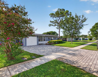 1240 Sw 3rd Terrace - Photo Thumbnail 2