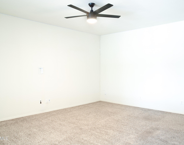 43633 W Yucca Lane - Photo Thumbnail 14