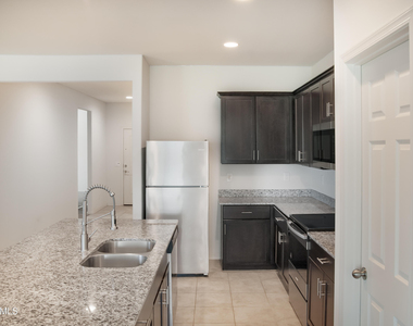 43633 W Yucca Lane - Photo Thumbnail 5