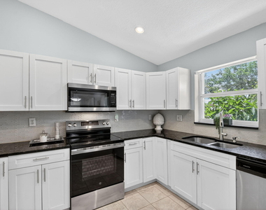 1080 Salmon Isle - Photo Thumbnail 27
