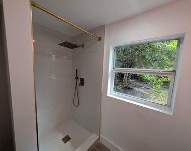 1733 Nw 18th Street - Photo Thumbnail 8