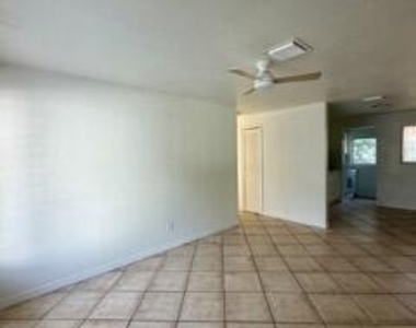 209 Nw 17th Street - Photo Thumbnail 2