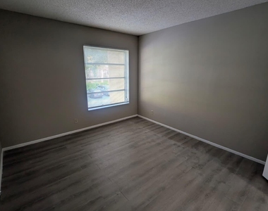 490 Nw 20th Street - Photo Thumbnail 18