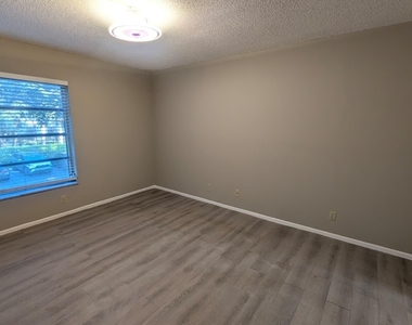 490 Nw 20th Street - Photo Thumbnail 12