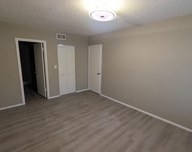 490 Nw 20th Street - Photo Thumbnail 15