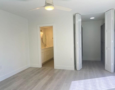 5714 57th Way - Photo Thumbnail 11