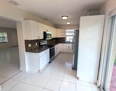 801 Nw 33rd Terrace - Photo Thumbnail 17