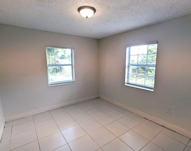 801 Nw 33rd Terrace - Photo Thumbnail 11