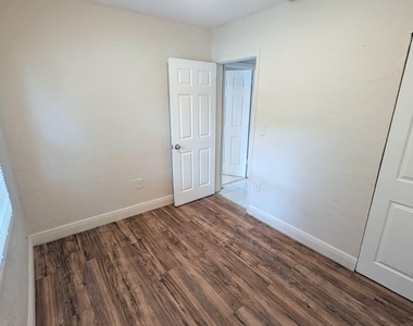 801 Nw 33rd Terrace - Photo Thumbnail 7