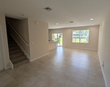 2900 Nw Treviso Circle - Photo Thumbnail 3