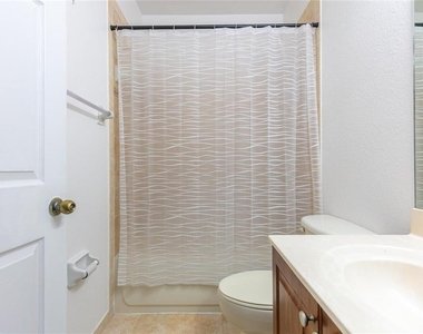 4408 Woodland Circle - Photo Thumbnail 24
