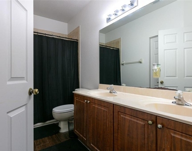 4408 Woodland Circle - Photo Thumbnail 19