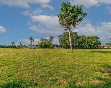 4408 Woodland Circle - Photo Thumbnail 28