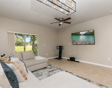 4408 Woodland Circle - Photo Thumbnail 3