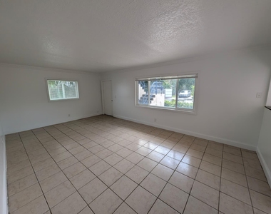817 Lighthouse Drive - Photo Thumbnail 5