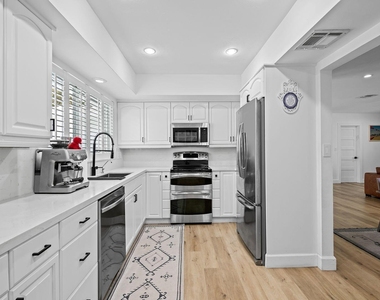 2011 Ne 60th Street - Photo Thumbnail 15