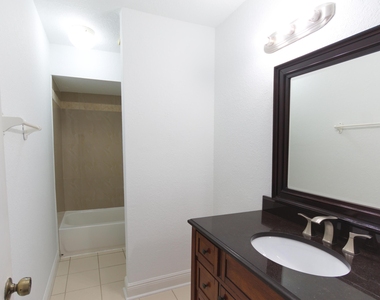 4225 Turnberry Circle - Photo Thumbnail 11