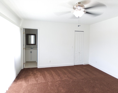 4225 Turnberry Circle - Photo Thumbnail 9